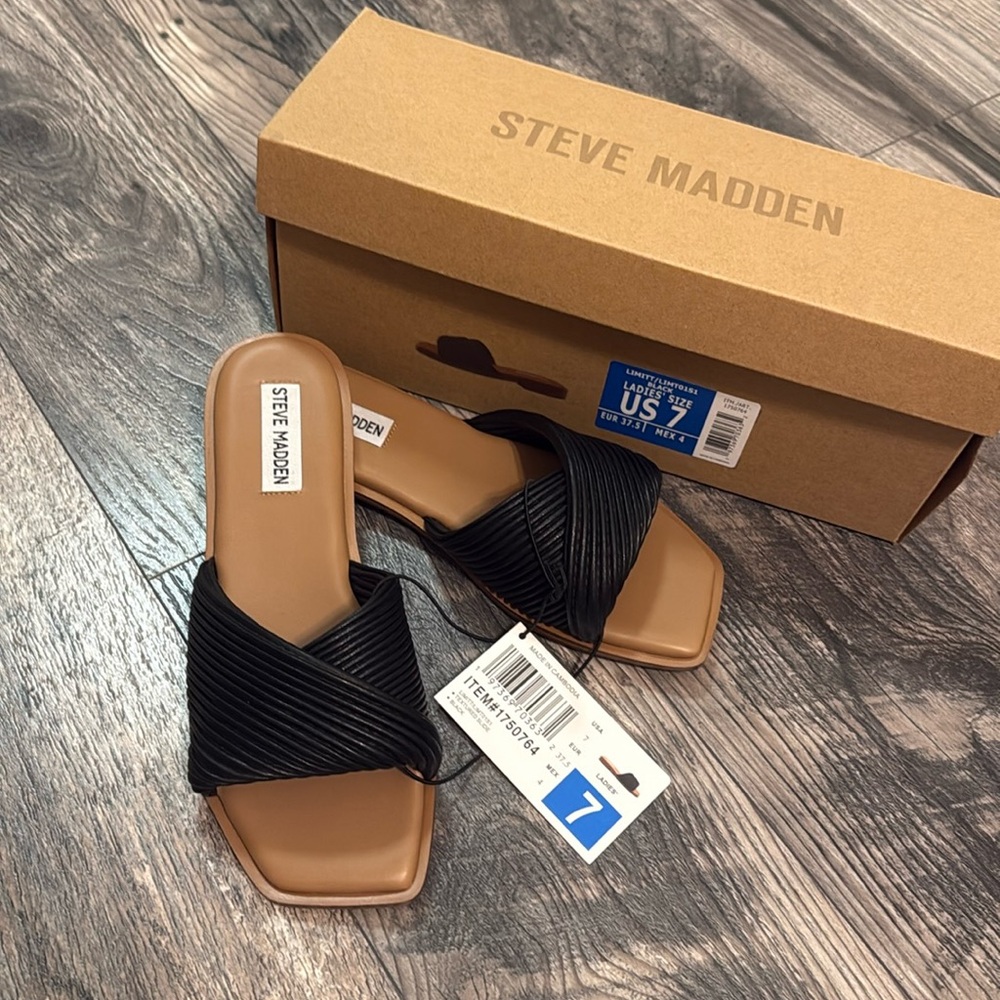 New Steve Madden Womens size 7 Black color faux Leather Sandal textured slide